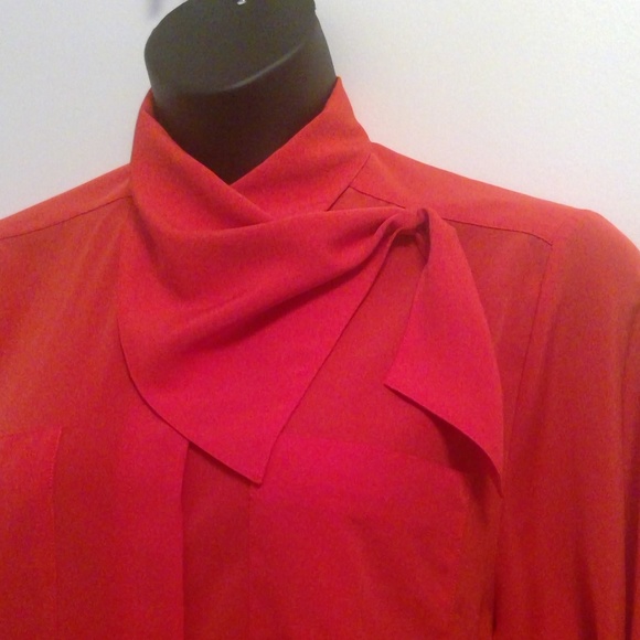 Carry Back Blouse - Picture 2 of 3